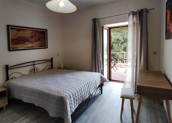 Olive Stonehouses - Alkistis *