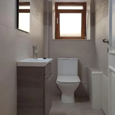 Olive Stonehouses - Alkistis كالاماتا