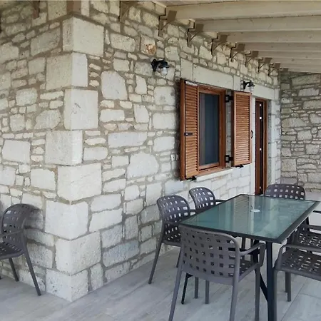 Olive Stonehouses - Alkistis كالاماتا